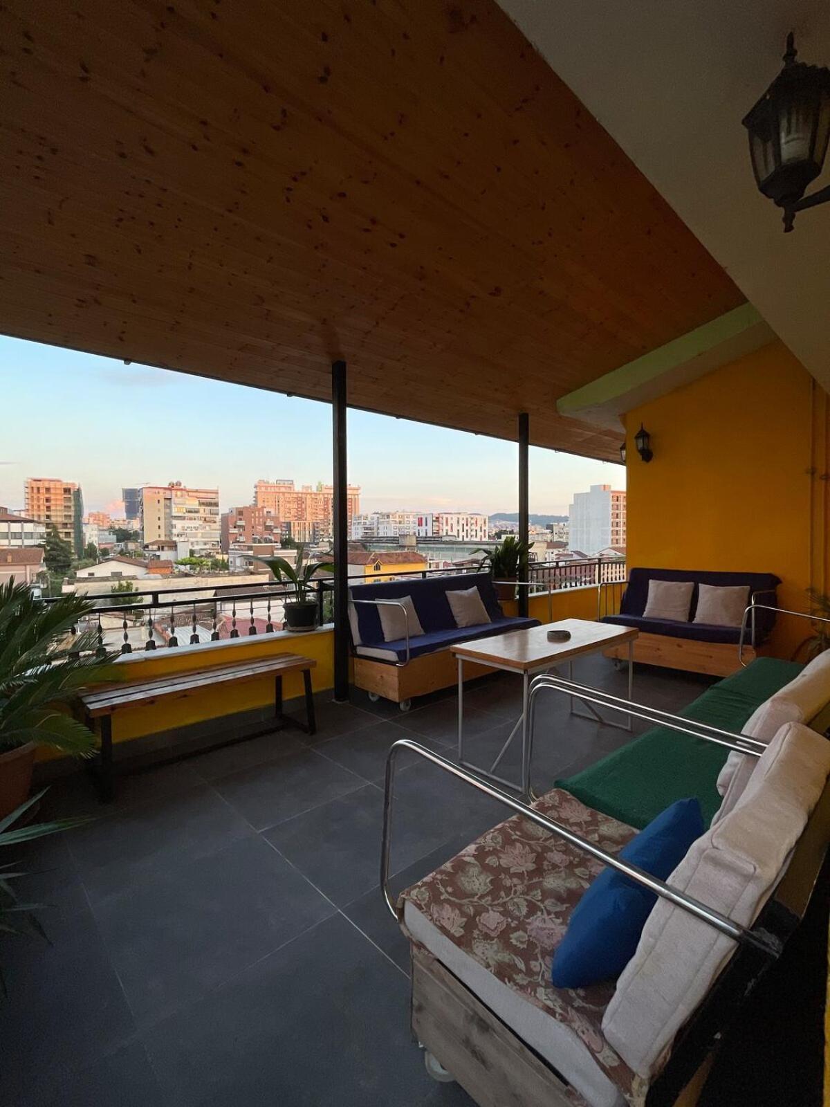 Cozy Big With Balcony Apartamento Tirana